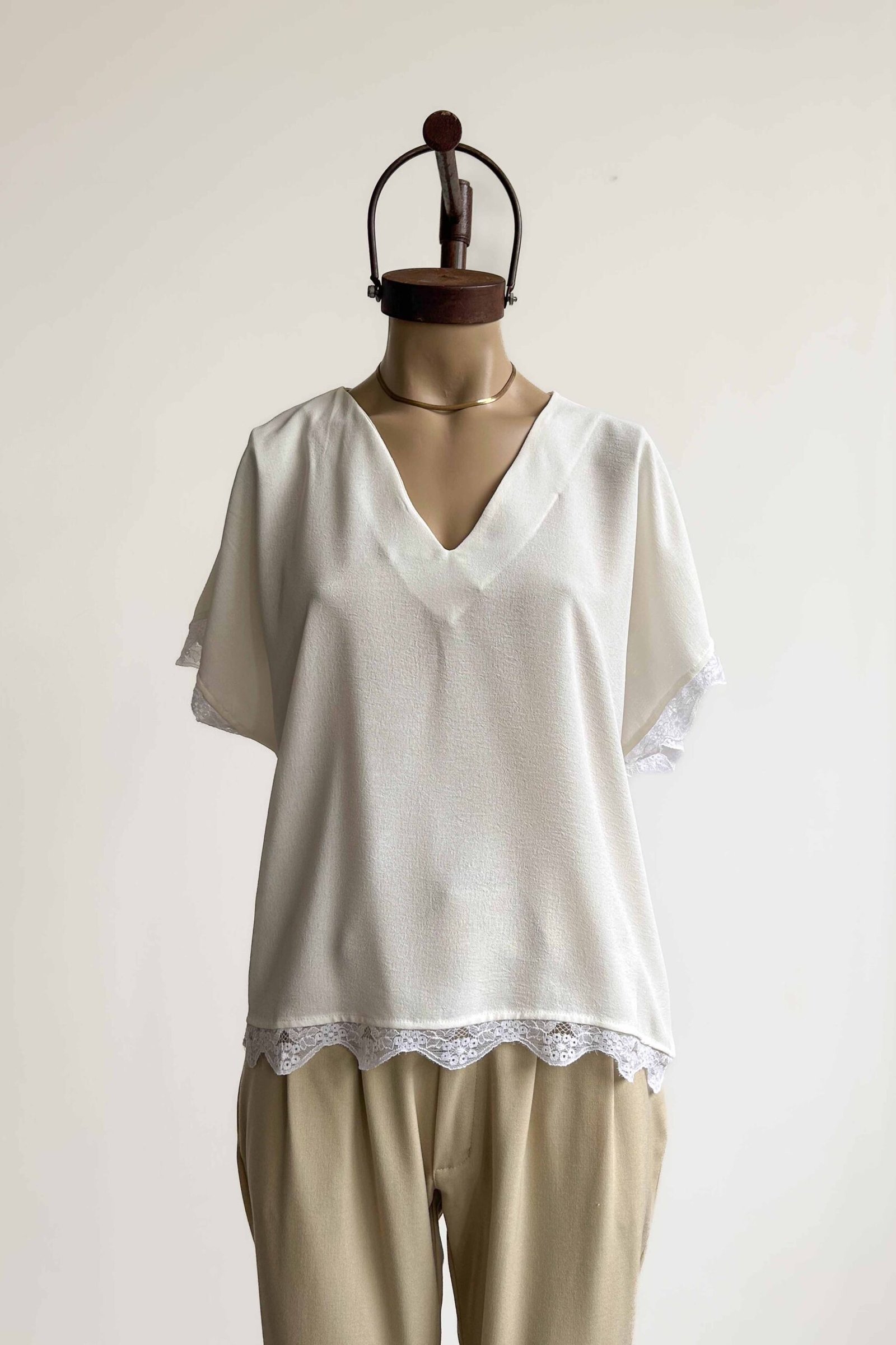 REMERA NADIA CON PUNTILLA